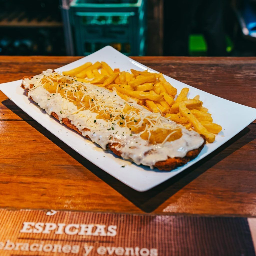Imagen que muestra un cachopo.