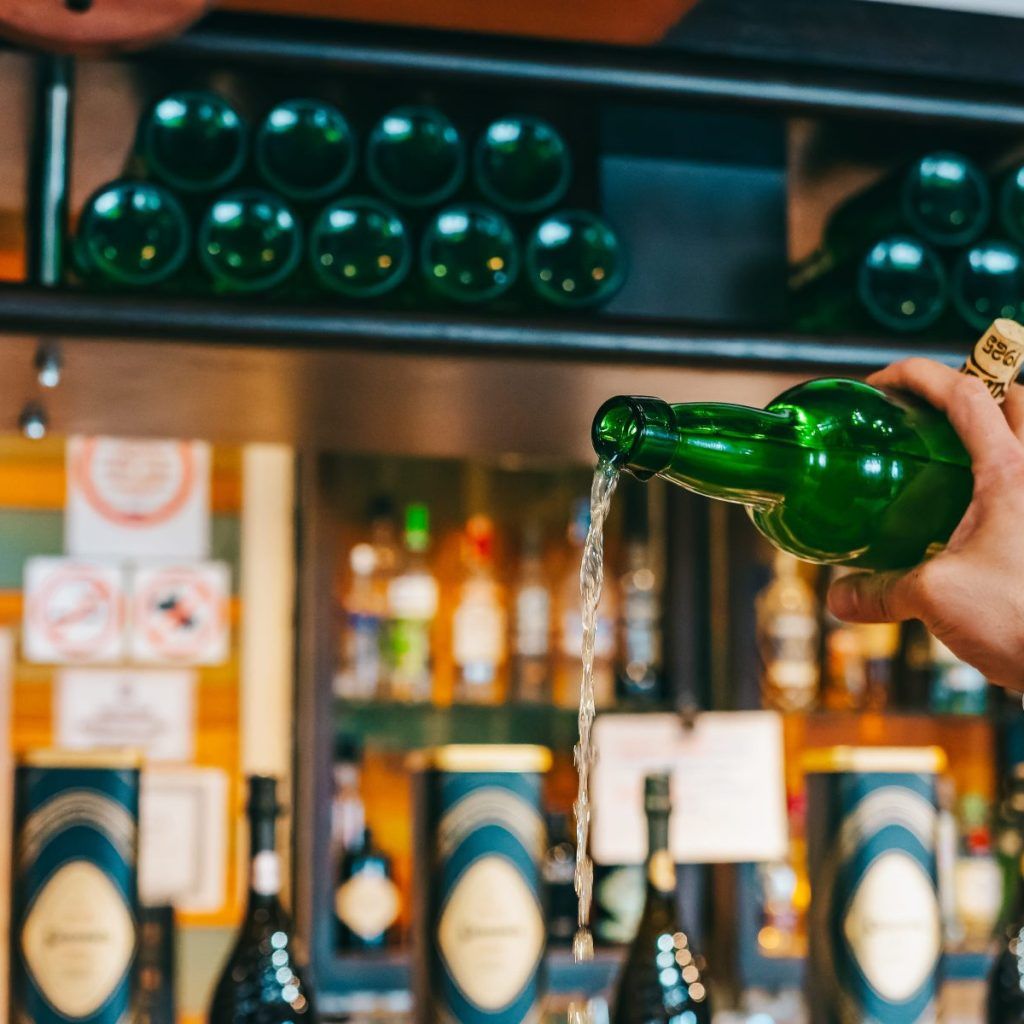 Imagen que muestra una botella de sidra.